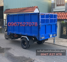 Xe ba bánh có thùng lớn chở hàng 