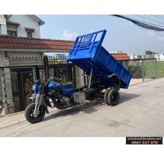 Xe ba gác có thùng lớn chở hàng 